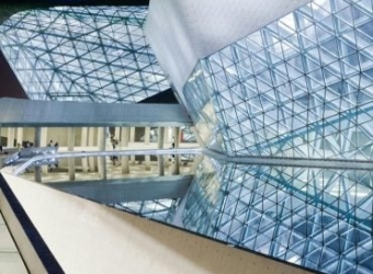 ALUMINUM IN MODERN ARCHITECTURE: A PERFECT BALANCE OF BEAUTY AND SUSTAINABILITY ALUMINUM IN MODERN ARCHITECTURE: A PERFECT BALANCE OF BEAUTY AND SUSTAINABILITY