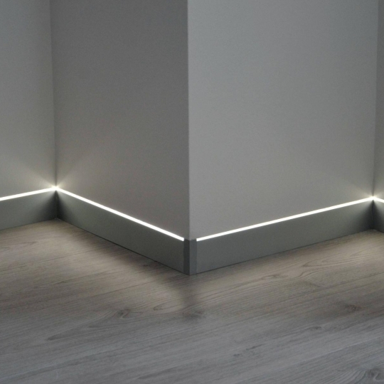 Aluminum corner skirting profile