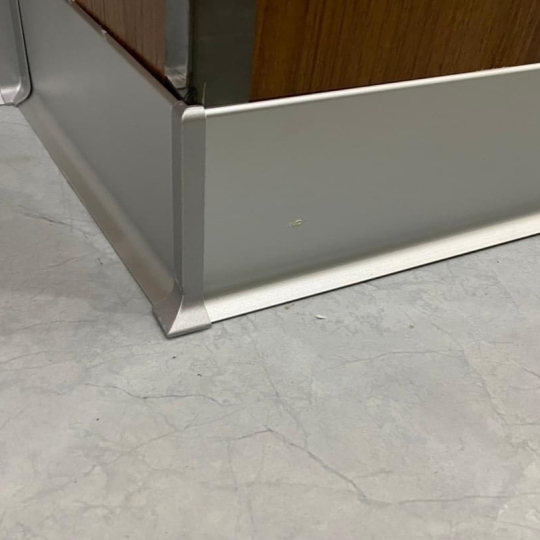 Aluminium skirtings 